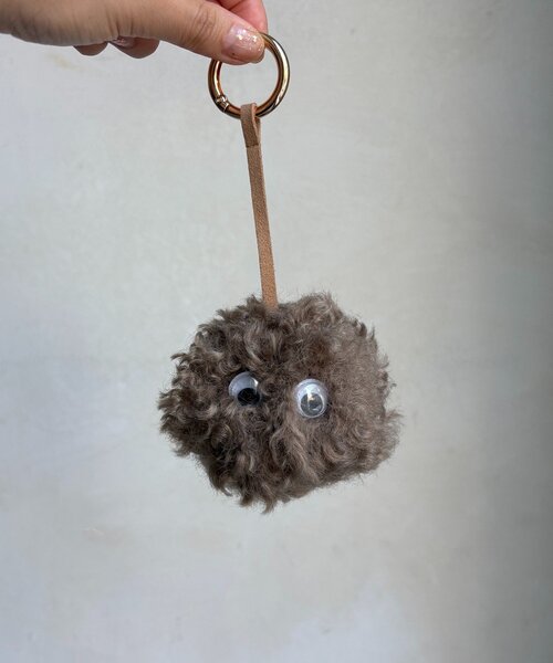 DouDou（ドゥドゥ）の「めだまファーチャーム（その他小物・レディース・グレー/キャメル/グレイッシュベージュ・FREE）」の11枚目の写真