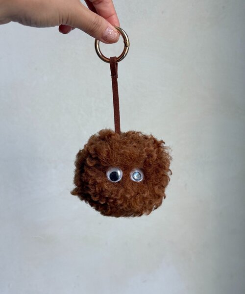 DouDou（ドゥドゥ）の「めだまファーチャーム（その他小物・レディース・グレー/キャメル/グレイッシュベージュ・FREE）」の14枚目の写真