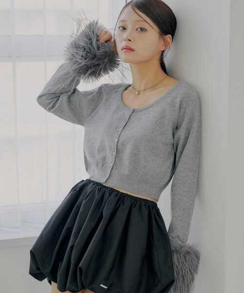 【美品】Rene フードニット黒　ショート丈カーディガン　ファー付ボレロ 美品】Rene フードニット黒 ショート丈カーディガン ファー付