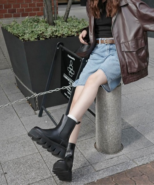 Fabby fabby(ファビィーファビィー)の「バルキーソールサイドゴアショートブーツ(ブーツ・レディース・シルバー/ブラック系その他/ブラック/ブラウン系その他/ブラウン・MEDIUM/LARGE/SMALL)」の1枚目の写真