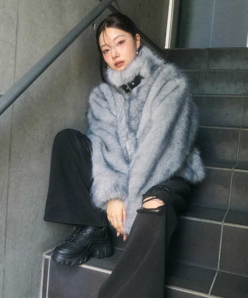 ANDGEEBEE(アンジービー)の「ベルトエコファーコート(その他アウター・レディース・ブラウン/グレー・FREE)」の2枚目の写真