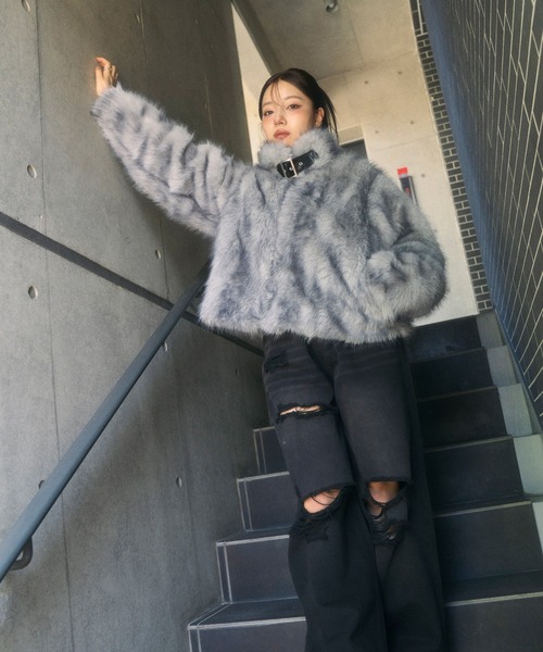 ANDGEEBEE(アンジービー)の「ベルトエコファーコート(その他アウター・レディース・ブラウン/グレー・FREE)」の16枚目の写真