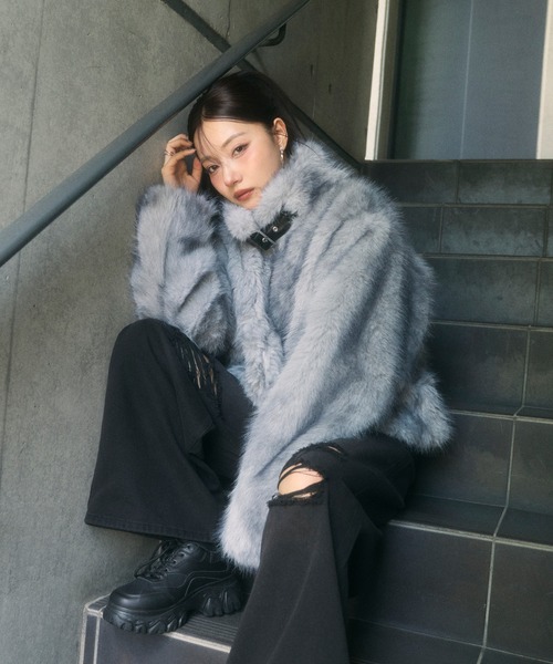 ANDGEEBEE(アンジービー)の「ベルトエコファーコート(その他アウター・レディース・ブラウン/グレー・FREE)」の19枚目の写真