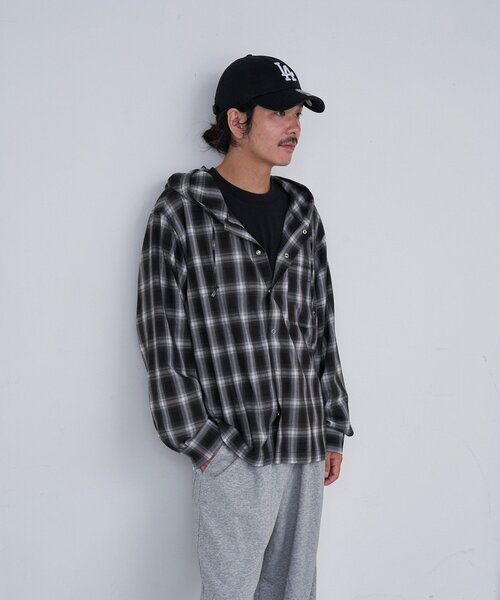 Kastane（カスタネ）の「*【セットアップ対応/チェック&ストライプ/ユニセックス】BM フードシャツ（シャツ/ブラウス・レディース・ブラック/ブラウン/ブルー・FREE）」の4枚目の写真