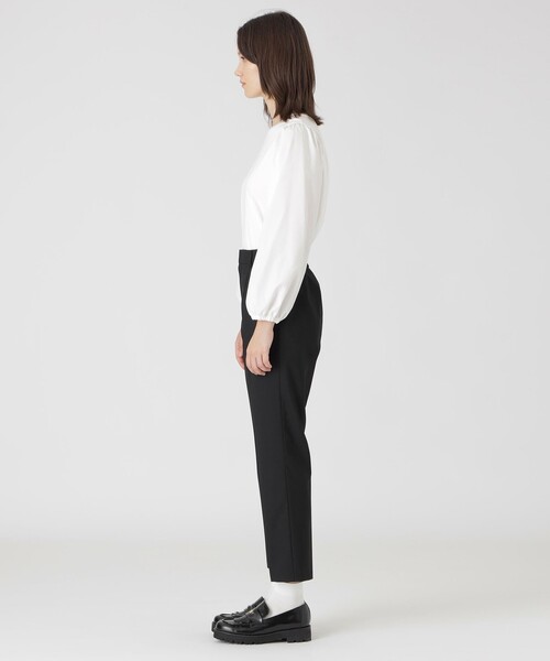 BLUE LABEL CRESTBRIDGE(ブルーレーベルクレストブリッジ)の「プレーンウォッシャブルテーパードパンツ(その他パンツ・レディース・ベージュ/ブラック・38/36)」の4枚目の写真