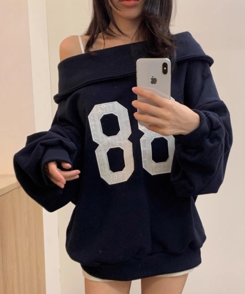 FREE STYLISTS(フリー スタイリスト)の「YUGA_YGMC Off-the-shoulder logo sweatshirt(スウェット・レディース・ネイビー/ライトグレー・FREE)」の2枚目の写真