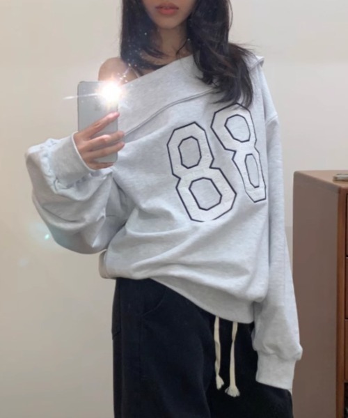 FREE STYLISTS(フリー スタイリスト)の「YUGA_YGMC Off-the-shoulder logo sweatshirt(スウェット・レディース・ネイビー/ライトグレー・FREE)」の1枚目の写真