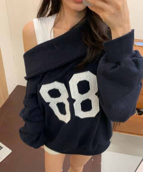 FREE STYLISTS(フリー スタイリスト)の「YUGA_YGMC Off-the-shoulder logo sweatshirt(スウェット・レディース・ネイビー/ライトグレー・FREE)」の10枚目の写真