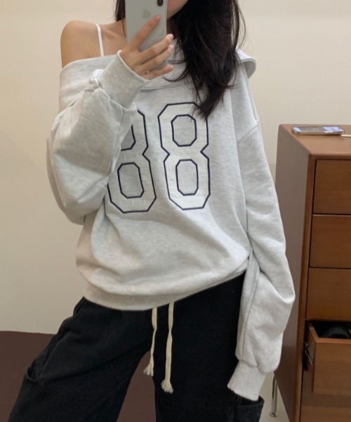 FREE STYLISTS(フリー スタイリスト)の「YUGA_YGMC Off-the-shoulder logo sweatshirt(スウェット・レディース・ネイビー/ライトグレー・FREE)」の6枚目の写真