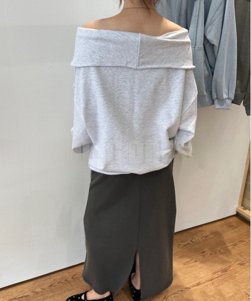 FREE STYLISTS(フリー スタイリスト)の「YUGA_YGMC Off-the-shoulder logo sweatshirt(スウェット・レディース・ネイビー/ライトグレー・FREE)」の9枚目の写真
