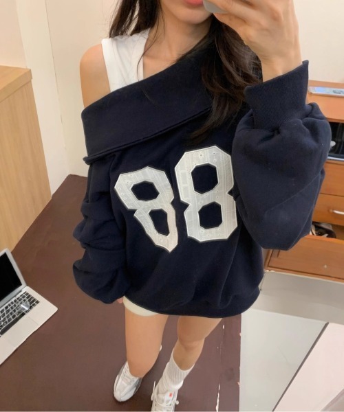 FREE STYLISTS(フリー スタイリスト)の「YUGA_YGMC Off-the-shoulder logo sweatshirt(スウェット・レディース・ネイビー/ライトグレー・FREE)」の14枚目の写真
