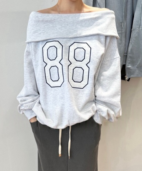 FREE STYLISTS(フリー スタイリスト)の「YUGA_YGMC Off-the-shoulder logo sweatshirt(スウェット・レディース・ネイビー/ライトグレー・FREE)」の4枚目の写真