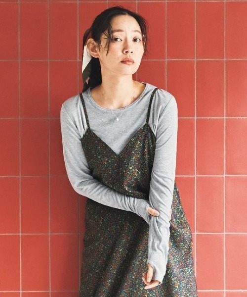 and myera(アンド マイラ)の「and myera サムホールTシャツ(Tシャツ/カットソー・レディース・ミント/ブラック/グレー・M/L/LL/S)」の1枚目の写真
