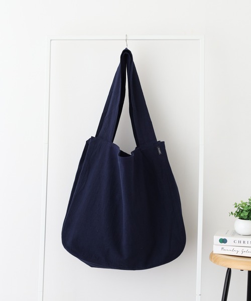 l'atelier Nuuit(アトリエヌイ)の「ウォッシュドコットン ラウンドバッグ XL(トートバッグ・レディース・ブルー/ダークオレンジ/ローズ/グリーン/ネイビー/パープル/ミント・ONE SIZE)」の4枚目の写真