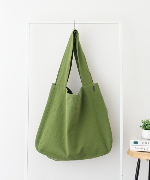 l'atelier Nuuit(アトリエヌイ)の「ウォッシュドコットン ラウンドバッグ XL(トートバッグ・レディース・ブルー/ダークオレンジ/ローズ/グリーン/ネイビー/パープル/ミント・ONE SIZE)」の2枚目の写真