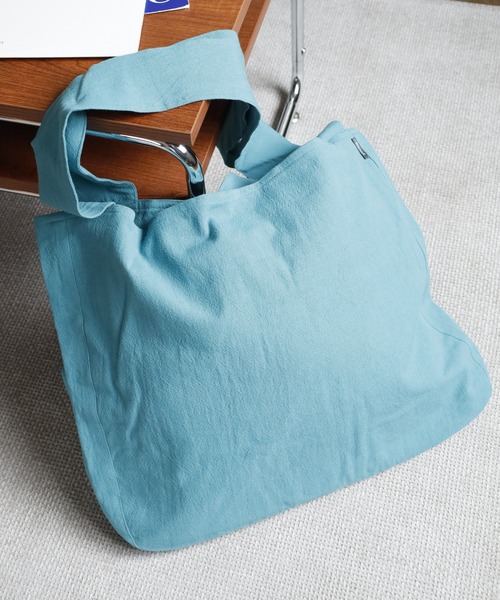 l'atelier Nuuit(アトリエヌイ)の「ウォッシュドコットン ラウンドバッグ XL(トートバッグ・レディース・ブルー/ダークオレンジ/ローズ/グリーン/ネイビー/パープル/ミント・ONE SIZE)」の3枚目の写真