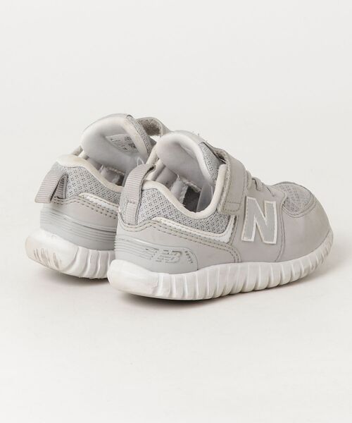 NEW BALANCE（ニューバランス）の「【KIDS】ローカットスニーカー（スニーカー・キッズ・シルバー・16cm）」の2枚目の写真