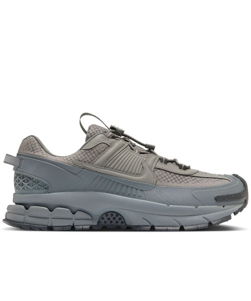 NIKE(ナイキ)の「NIKE Zoom Vomero Roam(ナイキ ズーム ボメロ ローム)(スニーカー・メンズ・ブラック系・28.5cm/29cm/26cm/26.5cm/27cm/27.5cm/28cm/25cm/25.5cm)」の4枚目の写真