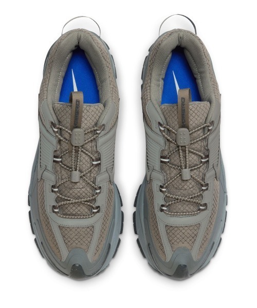 NIKE(ナイキ)の「NIKE Zoom Vomero Roam(ナイキ ズーム ボメロ ローム)(スニーカー・メンズ・ブラック系・28.5cm/29cm/26cm/26.5cm/27cm/27.5cm/28cm/25cm/25.5cm)」の7枚目の写真