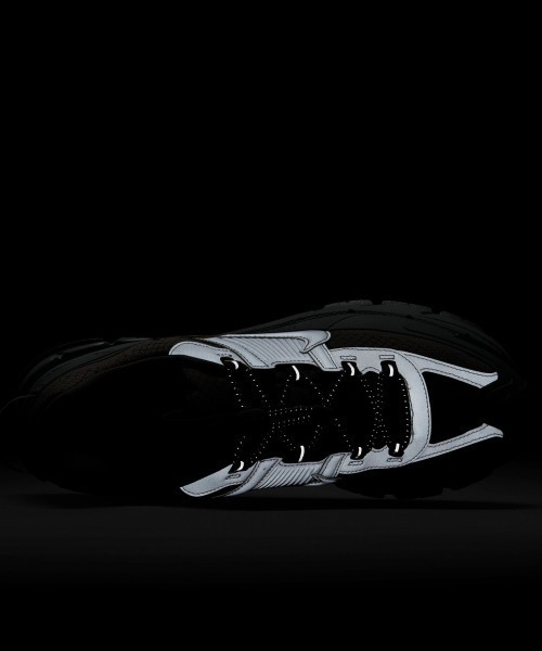 NIKE(ナイキ)の「NIKE Zoom Vomero Roam(ナイキ ズーム ボメロ ローム)(スニーカー・メンズ・ブラック系・28.5cm/29cm/26cm/26.5cm/27cm/27.5cm/28cm/25cm/25.5cm)」の15枚目の写真