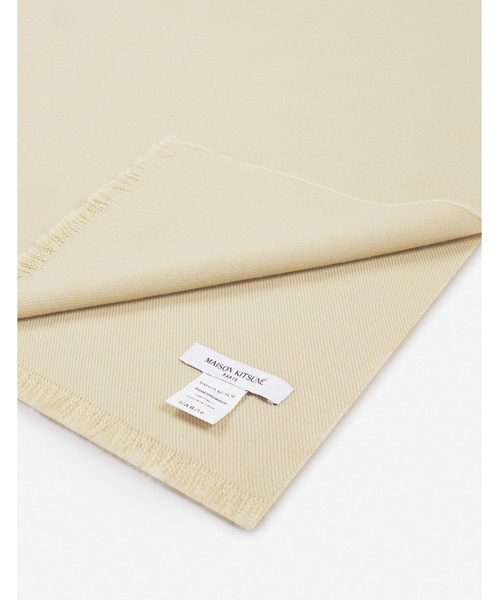 Maison Kitsune（メゾンキツネ）の「WOOL FRINGE SCARF（マフラー・レディース・ベージュ・U）」の4枚目の写真