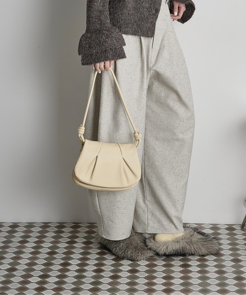 THE YOn（ザヨン）の「タックデザインショルダーバッグ（ショルダーバッグ・レディース・サックスブルー/イエロー/ブラック・FREE）」の8枚目の写真