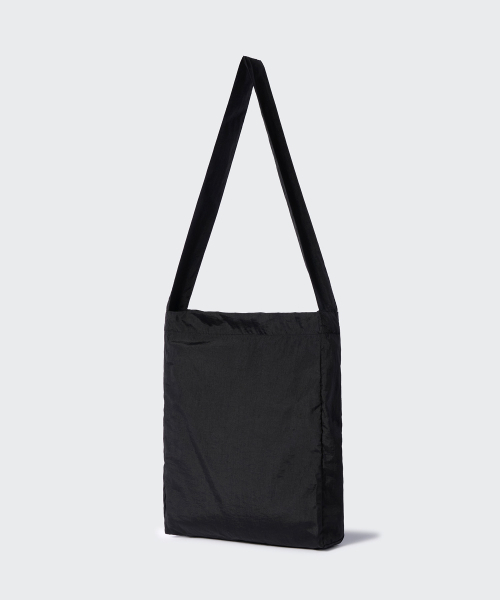 MUSINSA STANDARD（ムシンサスタンダード）の「クリンクルマイクロパッカブルショルダーバッグ[ブラック]（ショルダーバッグ・レディース・その他・FREE）」の2枚目の写真