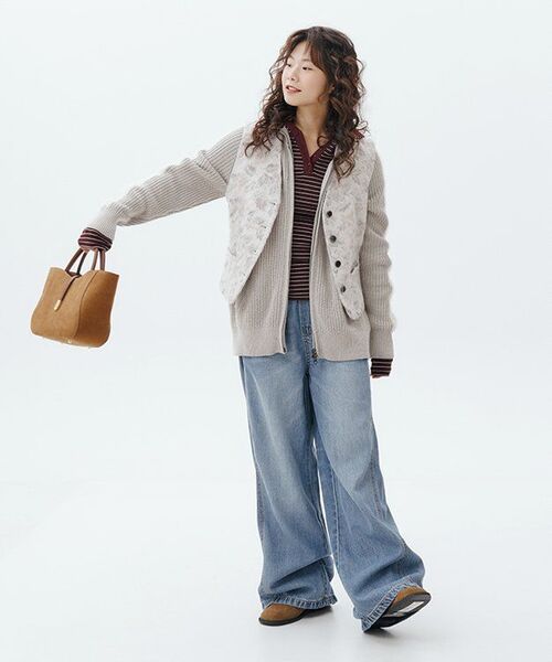 MUSINSA STANDARD WOMAN（ムシンサスタンダードウーマン）の「ウィメンズルーズトラペーズバンディングデニムパンツ[ライトインディゴ]（デニムパンツ・レディース・その他・30/24/26/28）」の7枚目の写真