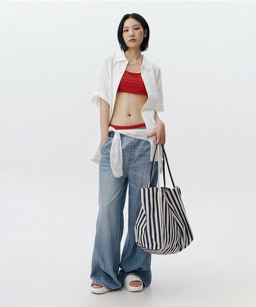 MUSINSA STANDARD WOMAN（ムシンサスタンダードウーマン）の「ウィメンズルーズトラペーズバンディングデニムパンツ[ライトインディゴ]（デニムパンツ・レディース・その他・30/24/26/28）」の8枚目の写真