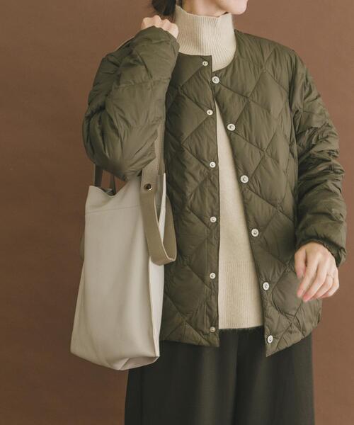 ITEMS URBANRESEARCH(アイテムズ アーバンリサーチ)の「TAION CREW NECK DOWN JACKET(ダウンジャケット/コート・レディース・ブラック/オフホワイト/オリーブ・SMALL/MEDIUM/LARGE)」の6枚目の写真
