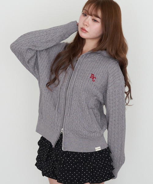 RAY CASSIN（レイカズン）の「ケーブル胸刺繍パーカー（パーカー・レディース・ライトベージュ/ダークグレー/グレー・FREE）」の2枚目の写真