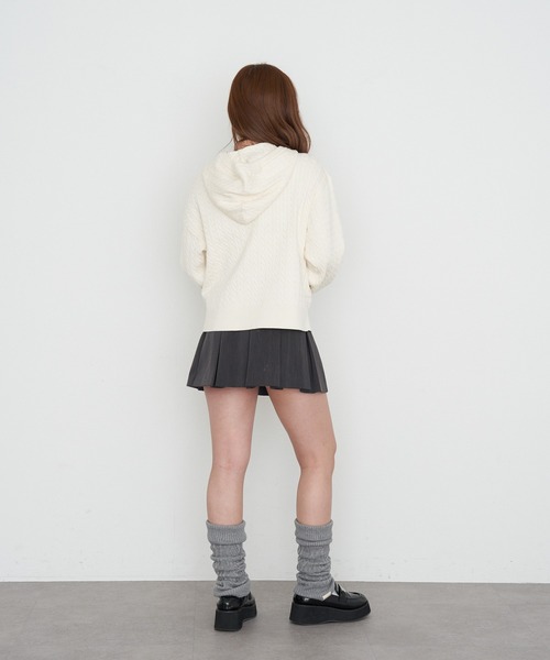 RAY CASSIN（レイカズン）の「ケーブル胸刺繍パーカー（パーカー・レディース・ライトベージュ/ダークグレー/グレー・FREE）」の16枚目の写真