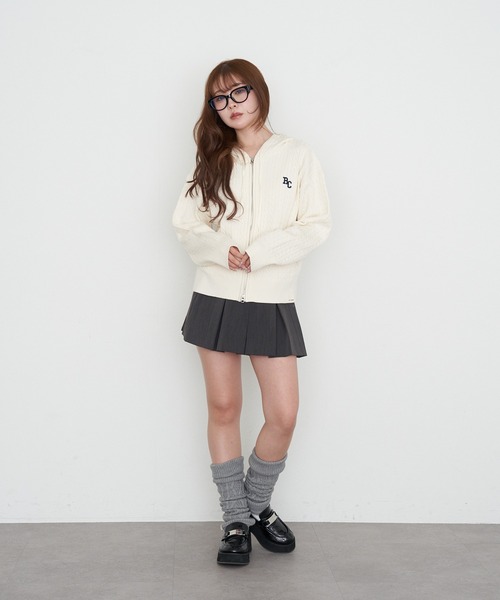 RAY CASSIN（レイカズン）の「ケーブル胸刺繍パーカー（パーカー・レディース・ライトベージュ/ダークグレー/グレー・FREE）」の17枚目の写真