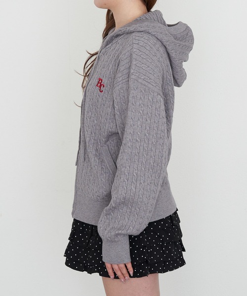 RAY CASSIN（レイカズン）の「ケーブル胸刺繍パーカー（パーカー・レディース・ライトベージュ/ダークグレー/グレー・FREE）」の4枚目の写真