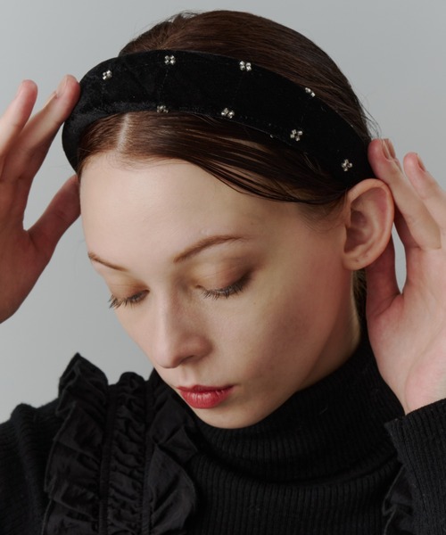 PERNA(ペルナ)の「ベロアビジュ―カチューシャ(カチューシャ・レディース・ブラック・FREE)」の1枚目の写真