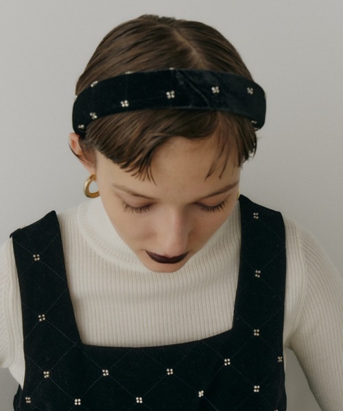 PERNA(ペルナ)の「ベロアビジュ―カチューシャ(カチューシャ・レディース・ブラック・FREE)」の2枚目の写真