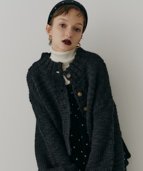 PERNA(ペルナ)の「ベロアビジュ―カチューシャ(カチューシャ・レディース・ブラック・FREE)」の4枚目の写真