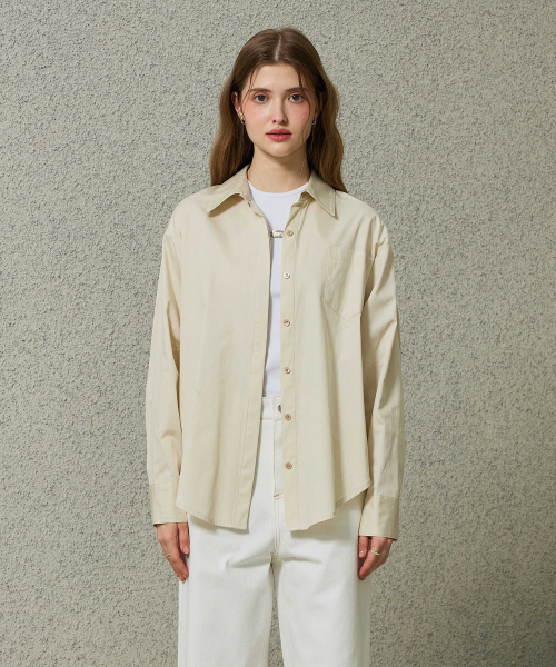 ARI(アリ)の「BRIGHT OVERSIZED SHIRT / BEIGE(シャツ/ブラウス・レディース・ベージュ・FREE)」の1枚目の写真