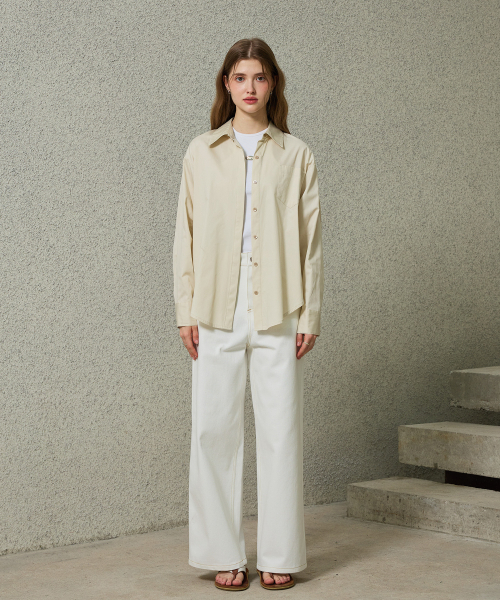 ARI(アリ)の「BRIGHT OVERSIZED SHIRT / BEIGE(シャツ/ブラウス・レディース・ベージュ・FREE)」の2枚目の写真