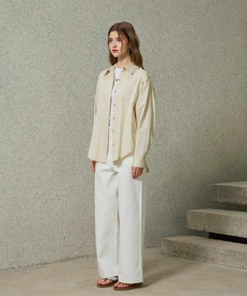 ARI(アリ)の「BRIGHT OVERSIZED SHIRT / BEIGE(シャツ/ブラウス・レディース・ベージュ・FREE)」の3枚目の写真