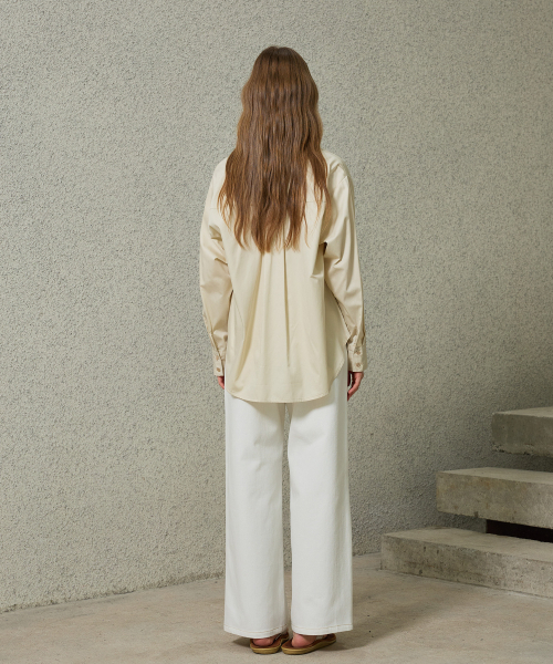 ARI(アリ)の「BRIGHT OVERSIZED SHIRT / BEIGE(シャツ/ブラウス・レディース・ベージュ・FREE)」の4枚目の写真