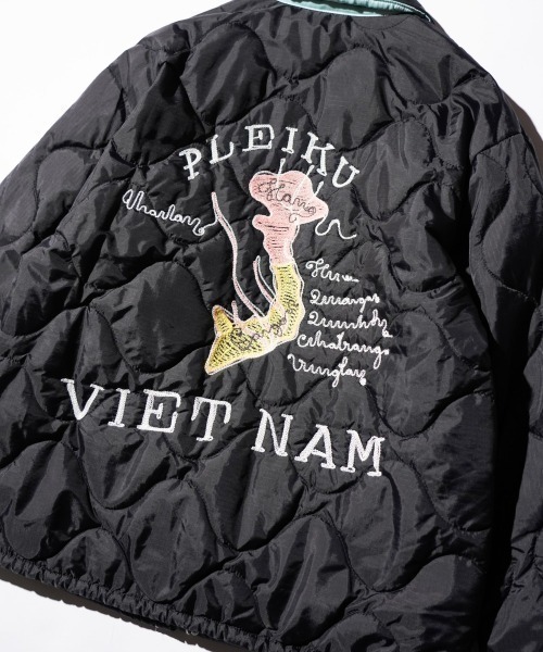 THRIFTY LOOK(スリフティールック)の「THRFTY LOOK スリフティルック / QUILTING VIETNAM JACKET(スカジャン・メンズ・ブラック/ブラック系1/オリーブ・SMALL/LARGE/MEDIUM)」の2枚目の写真