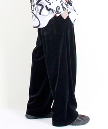 DEMARC（ドゥマーク）の「ベルベット合皮ワンタックリアルワイドパンツブラック（スウェットパンツ）」