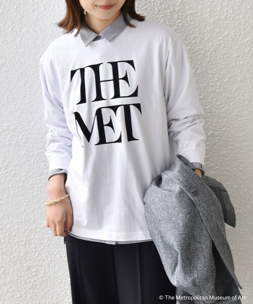 SHIPS Colors(シップス カラーズ)の「SHIPS Colors:The Met コラボ フロッキー ロゴ Tシャツ 2(Tシャツ/カットソー・レディース・ベージュ/ダークグレー/オフホワイト・ONE SIZE)」の3枚目の写真