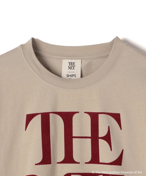 SHIPS Colors(シップス カラーズ)の「SHIPS Colors:The Met コラボ フロッキー ロゴ Tシャツ 2(Tシャツ/カットソー・レディース・ベージュ/ダークグレー/オフホワイト・ONE SIZE)」の7枚目の写真