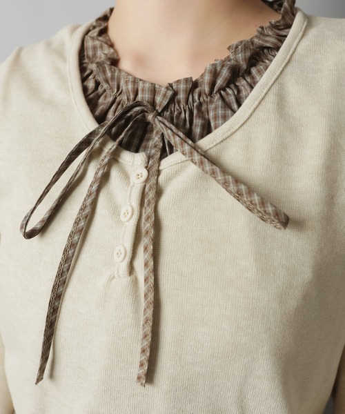 SPINNS（スピンズ）の「重ね着いらずで即可愛い♪リボン付きレイヤード風カットソー（Tシャツ/カットソー・レディース・ベージュ/ブラウン/ネイビー/オフホワイト・ONESIZE）」の22枚目の写真