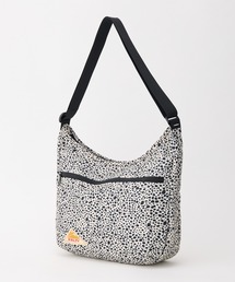 体にフィット【KELTY】ES CURVE SHOULDER M ショルダーバッグ