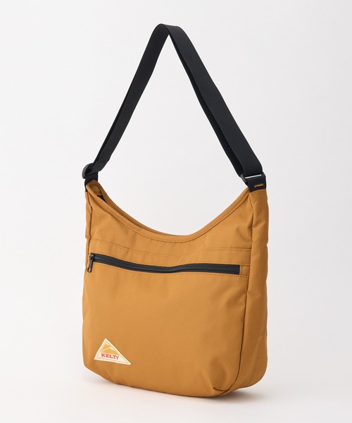 KELTY（ケルティ）の「体にフィット【KELTY】ES CURVE SHOULDER M ショルダーバッグ（ショルダーバッグ・レディース・マスタード/ネイビー/ベージュ/ブラック系/アニマル/スカイブルー/オリーブ/ブラウン系/ブラック/ホワイト系1/セージグリーン/タン/レオパード・ONE SIZE）」の5枚目の写真