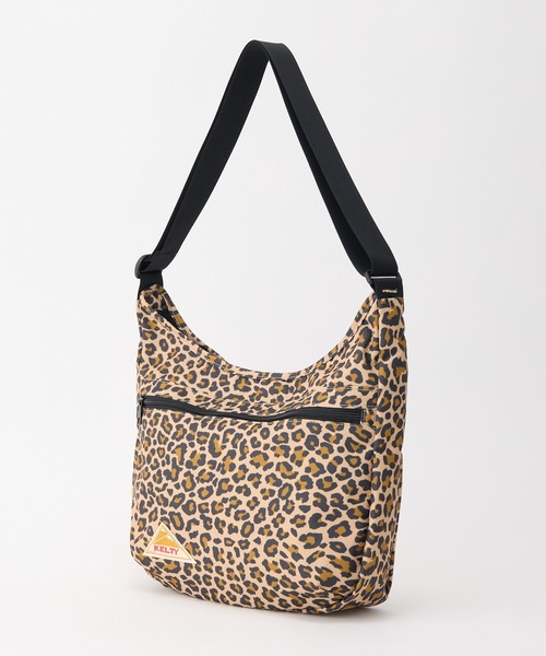 KELTY（ケルティ）の「体にフィット【KELTY】ES CURVE SHOULDER M ショルダーバッグ（ショルダーバッグ・レディース・マスタード/ネイビー/ベージュ/ブラック系/アニマル/スカイブルー/オリーブ/ブラウン系/ブラック/ホワイト系1/セージグリーン/タン/レオパード・ONE SIZE）」の12枚目の写真