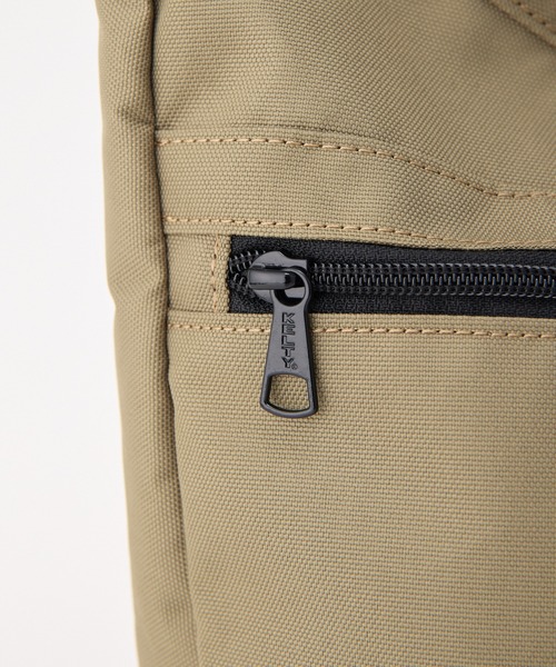 KELTY（ケルティ）の「体にフィット【KELTY】ES CURVE SHOULDER M ショルダーバッグ（ショルダーバッグ・レディース・マスタード/ネイビー/ベージュ/ブラック系/アニマル/スカイブルー/オリーブ/ブラウン系/ブラック/ホワイト系1/セージグリーン/タン/レオパード・ONE SIZE）」の18枚目の写真